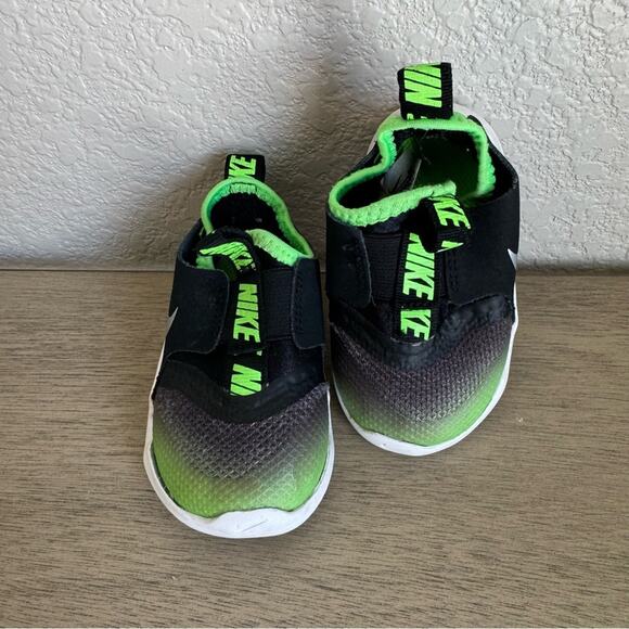 Nike Flex Run Green and Black size 4C Sneakers‎ - Picture 1 of 3